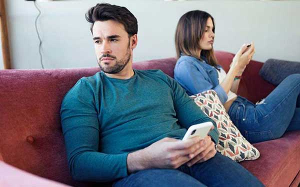 Jak rozpoznać zdradę męża lub żony i szpiegować rozmowy WhatsApp