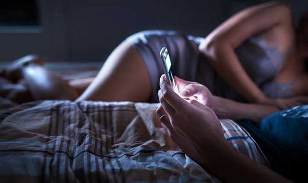 Como descobrir traição do marido pelo Whatsapp e sinais de infiel pelo celular