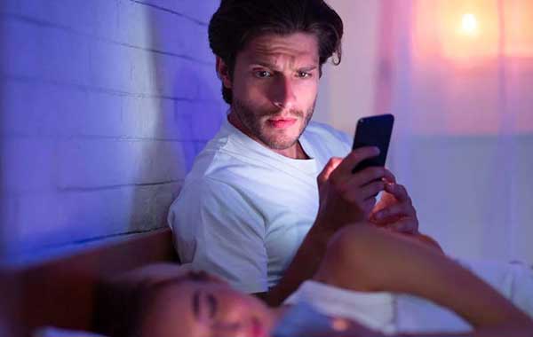 Como saber com quem meu marido ou esposa está conversando no WhatsApp - Como espionar outro celular