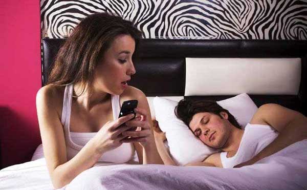 Cómo saber con quién habla mi pareja por WhatsApp - Rastrear celular de mi  esposo o esposa