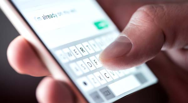 Como monitorar mensagens de texto enviadas pelo marido sem que ele saiba?