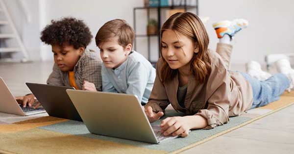 Wie können Sie Ihre Kinder vor Online - Täuschung und Bedrohungen schützen?