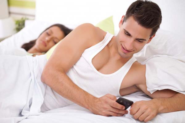 Jak potajemnie zhakować telefon mojej żony? Potrzebujesz tylko 3 kroków