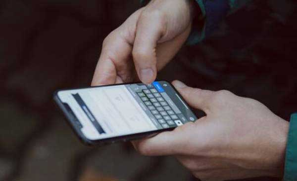 Come spiare il cellulare del partner - App per leggere messaggi di WhatsApp