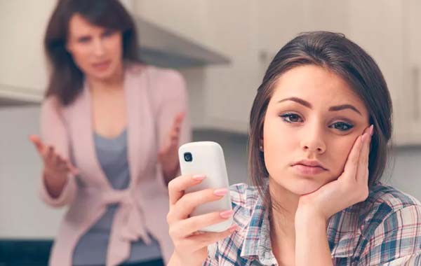 Bagaimana cara melacak ponsel pasangan Anda dan menemukan bukti bahwa mereka selingkuh?