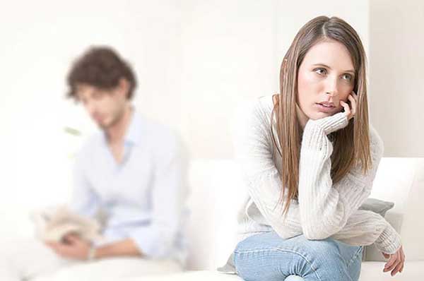 Jika saya curiga suami saya dikhianati, apakah saya harus memeriksa ponselnya?